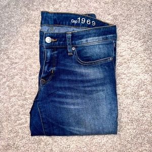 ❌SOLD❌ 
Distressed Gap Jeans 28/6